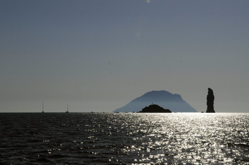 Mare & Vento vacanze in barca a vela Isole Eolie Filicudi